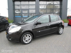 Renault Clio - 1.2 Collection 5drs Airco Stoelverwarming Sportief