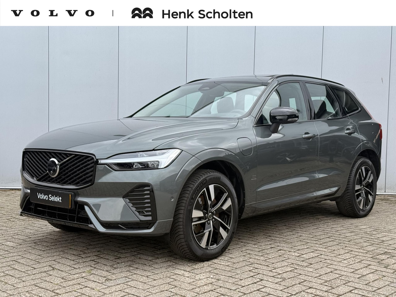 Volvo XC60 - 2.0 T6 Plug-in hybrid AWD Plus Dark | Panoramadak | Harman Kardon audio | Trekhaak semi el - AutoWereld.nl