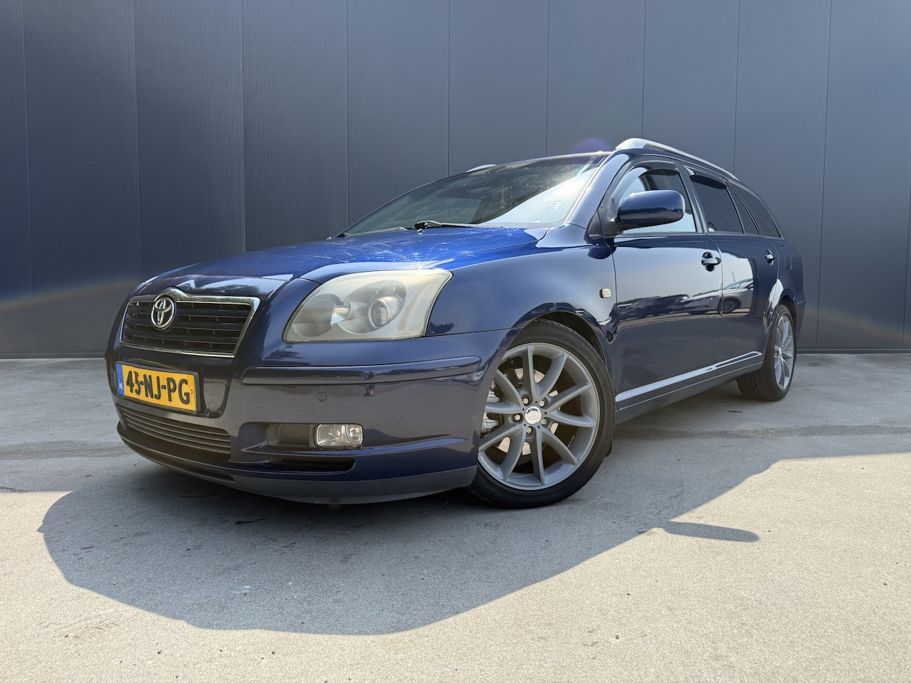 Toyota Avensis Wagon - 2.0 VVTi Linea Sol CAMERA LEER NAVI CRUISE ECC TREKHAAK - AutoWereld.nl