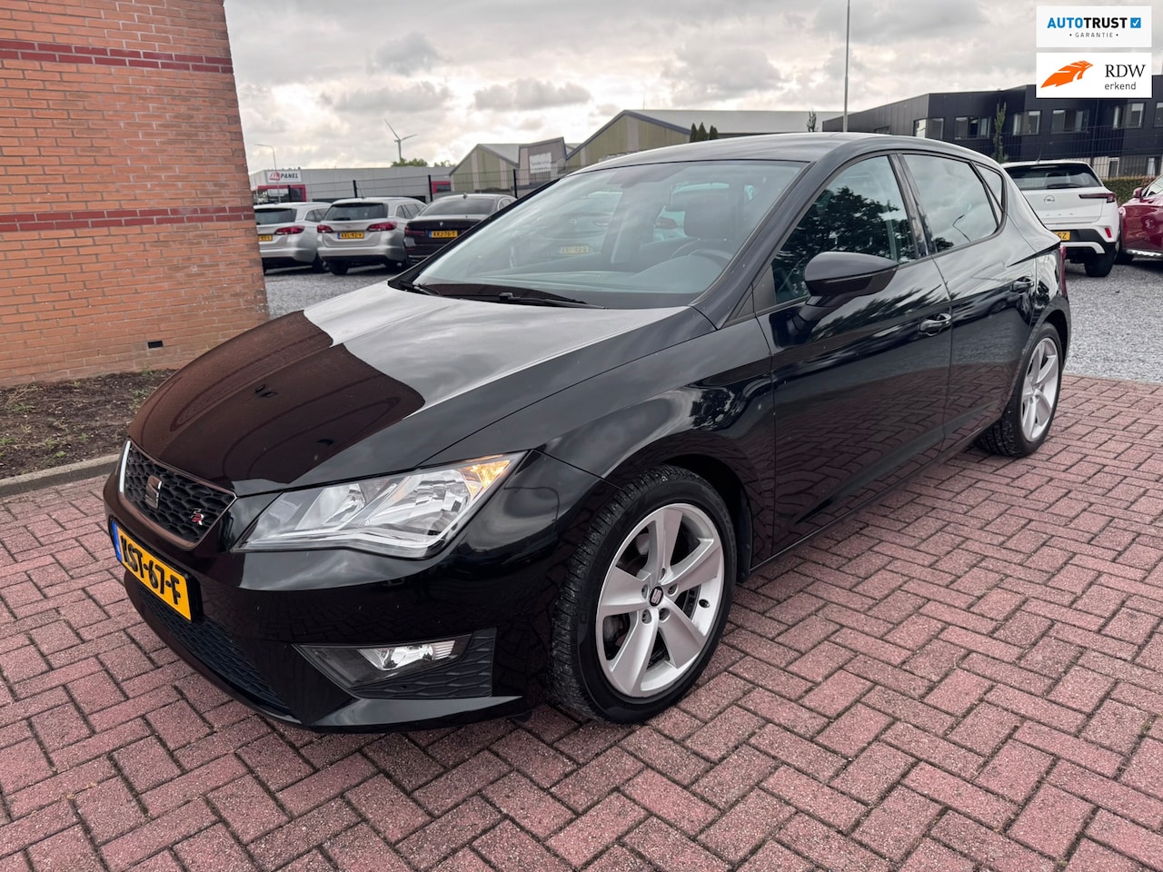 SEAT Leon - 2.0 TDI FR 2.0 TDI FR, DSG, Euro 6, PDC, Half Leder, FR - AutoWereld.nl