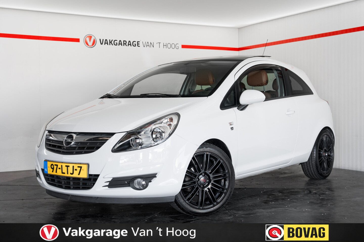 Opel Corsa - 1.2-16V '111' Edition Automaat,Leder,Panoramadak,17' inch Lm velgen - AutoWereld.nl
