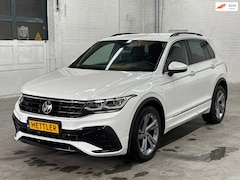Volkswagen Tiguan - 1.4 TSI Plug-in eHybrid R-Line IQ Lights|360 View|Carlpay|Trekhaak