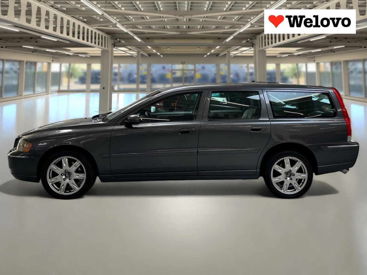 Volvo V70 - 2.5T AWD Summum Dealer auto, trekhaak, leder, carkit,.... - AutoWereld.nl