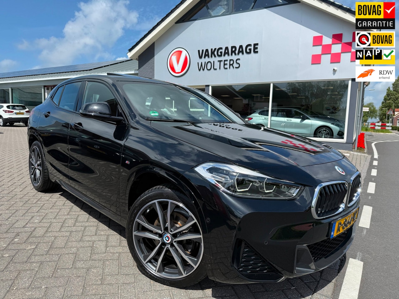 BMW X2 - SDrive18i Business Edition Plus/ TREKHAAK/M SPORT/LEDER - AutoWereld.nl