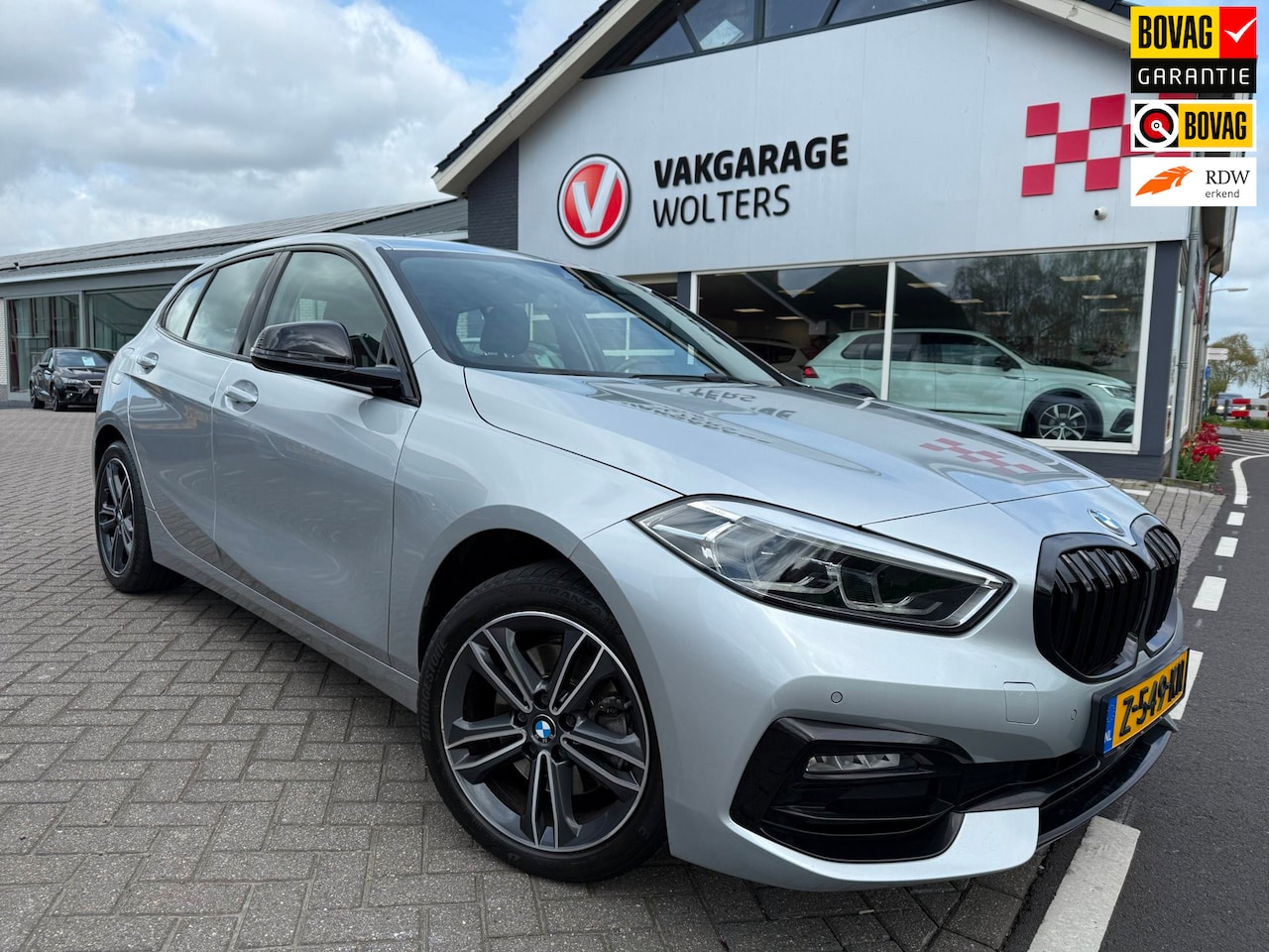 BMW 1-serie - 118i High Executive. RIJKLAARPRIJS! TREKHAAK/AUTOMAAT/SPORTSTOELEN - AutoWereld.nl
