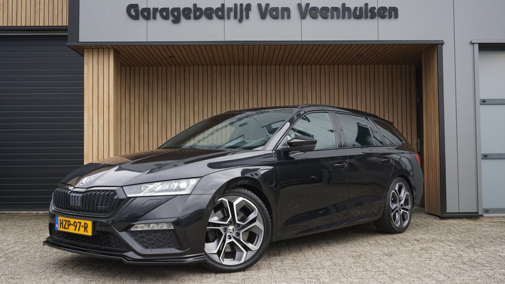 Skoda Octavia Combi - 1.4 TSI 245pk RS iV PHEV Pano.Dak HUD Canton *Black optik* RS-Seats* Keyless *Spoiler-Kitt - AutoWereld.nl