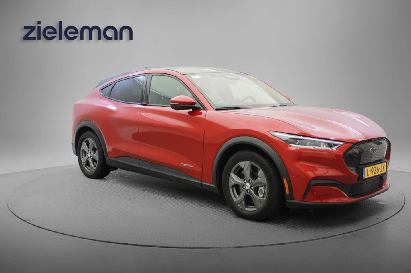 Ford Mustang Mach-E - AWD 75 Kwh - Panorama, Camera, Lichtmetalen Velgen, Carplay, Stoelverwarming - AutoWereld.nl