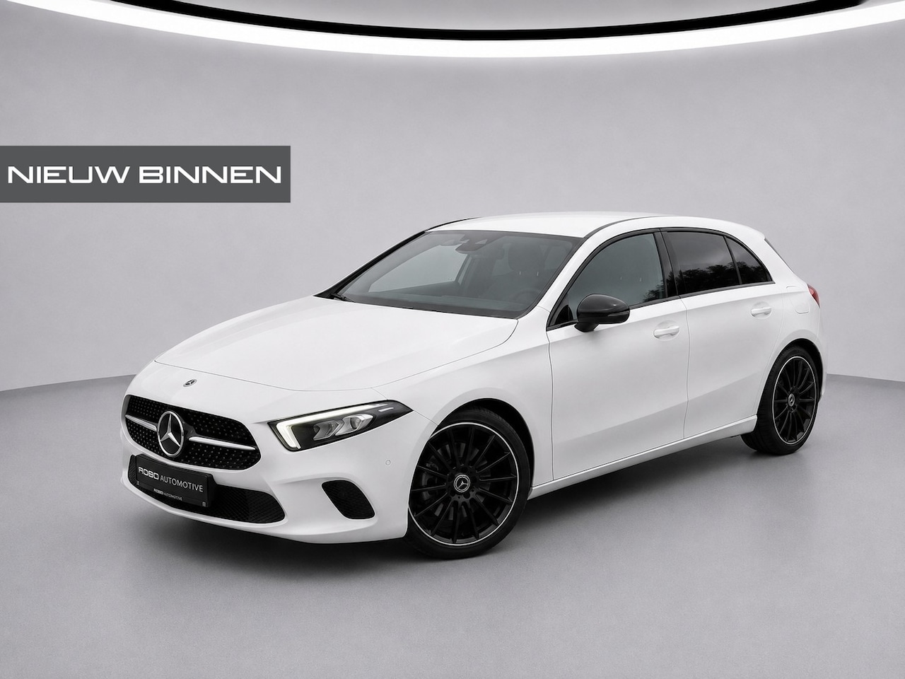 Mercedes-Benz A-klasse - 180 Premium Plus | Stoelverwarming | Ambiance Verlichting | Apple Carplay | Parkeersensore - AutoWereld.nl
