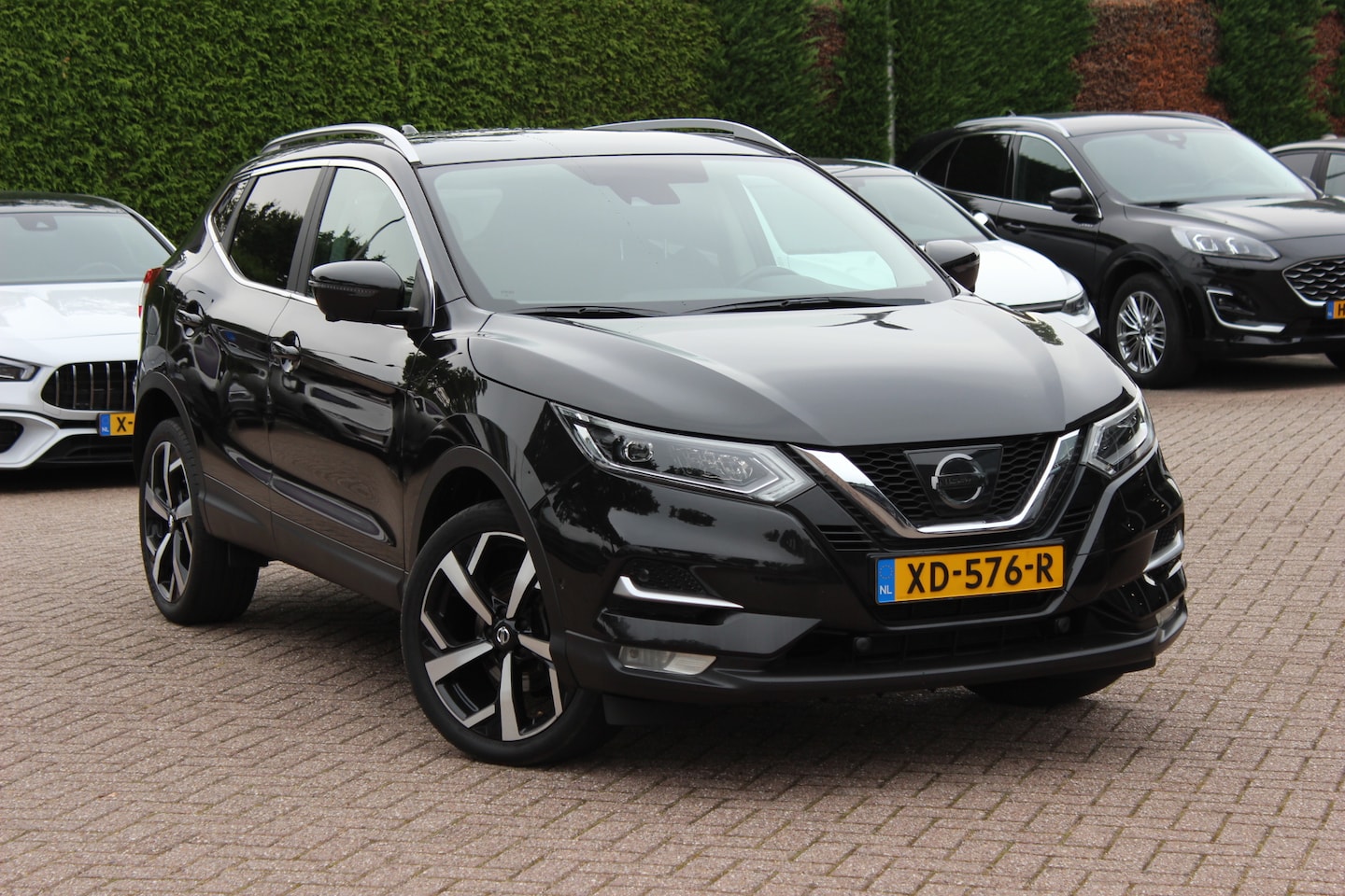 Nissan Qashqai - 1.2 Tekna / Trekhaak / Panoramadak / 360Camera / 19'' / Navigatie / Keyless / Stoelverwarm - AutoWereld.nl
