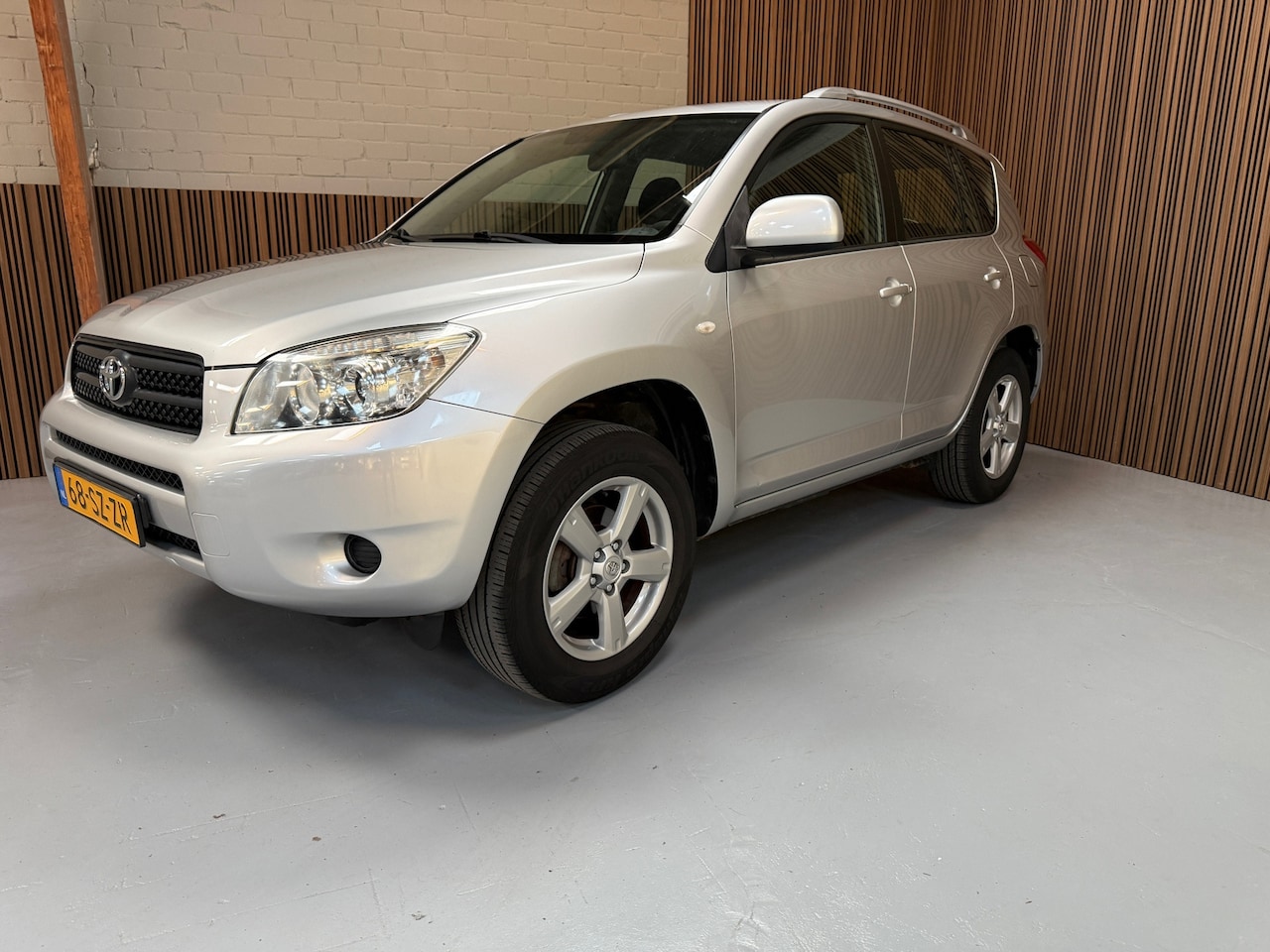 Toyota RAV4 - 2.0 VVTi Linea Terra. Zeldzaam nette auto! Trekhaak, Cruise, Navi, Airco - AutoWereld.nl