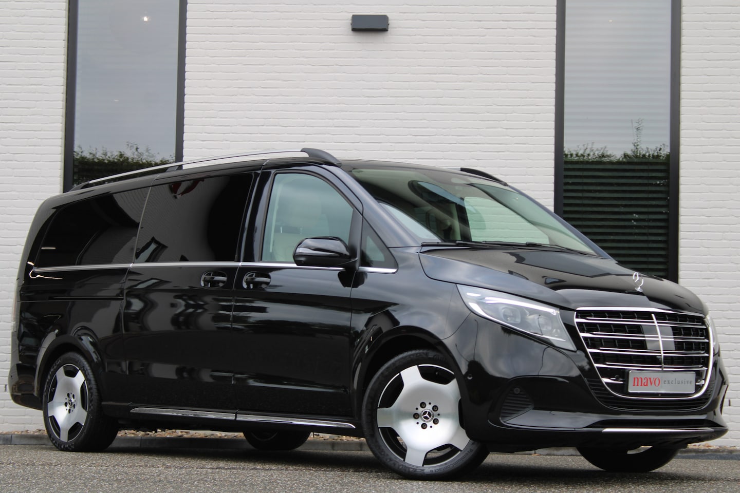 Mercedes-Benz V-klasse - 300d / XXL / AMG / DC / Exclusive / 4-Matic / Luchtv / Elec Stoel voor + Achter / Burmeste - AutoWereld.nl