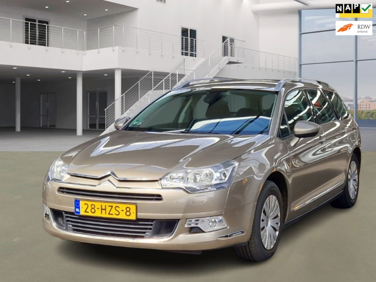 Citroën C5 Tourer - 2.0 16V Comfort/AUTOMAAT/CRUISE/PARKEERSENS VOOR-ACHTER/VERWARMDE VOORST/TREKHAAK - AutoWereld.nl