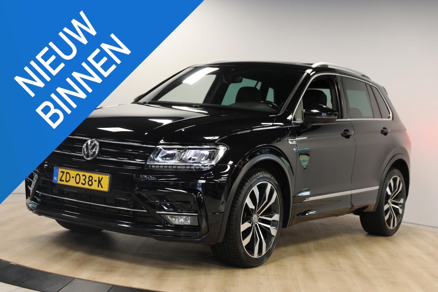 Volkswagen Tiguan - 2.0 TSI 4Motion Highline Business R | Schuif- kanteldak | Elektrische trekhaak | Memory - AutoWereld.nl