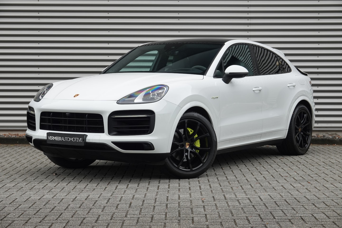 Porsche Cayenne Coupé - 3.0 E-Hybrid | Sport Chrono | Pano | Alcantara | Luchtvering | HUD | Memory | 360 | - AutoWereld.nl