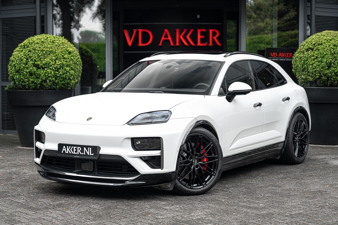 Porsche Macan - Turbo Electric | Np. 146k | Pano.dak | 360° Cam. | 4WSturing | 22 Inch - AutoWereld.nl