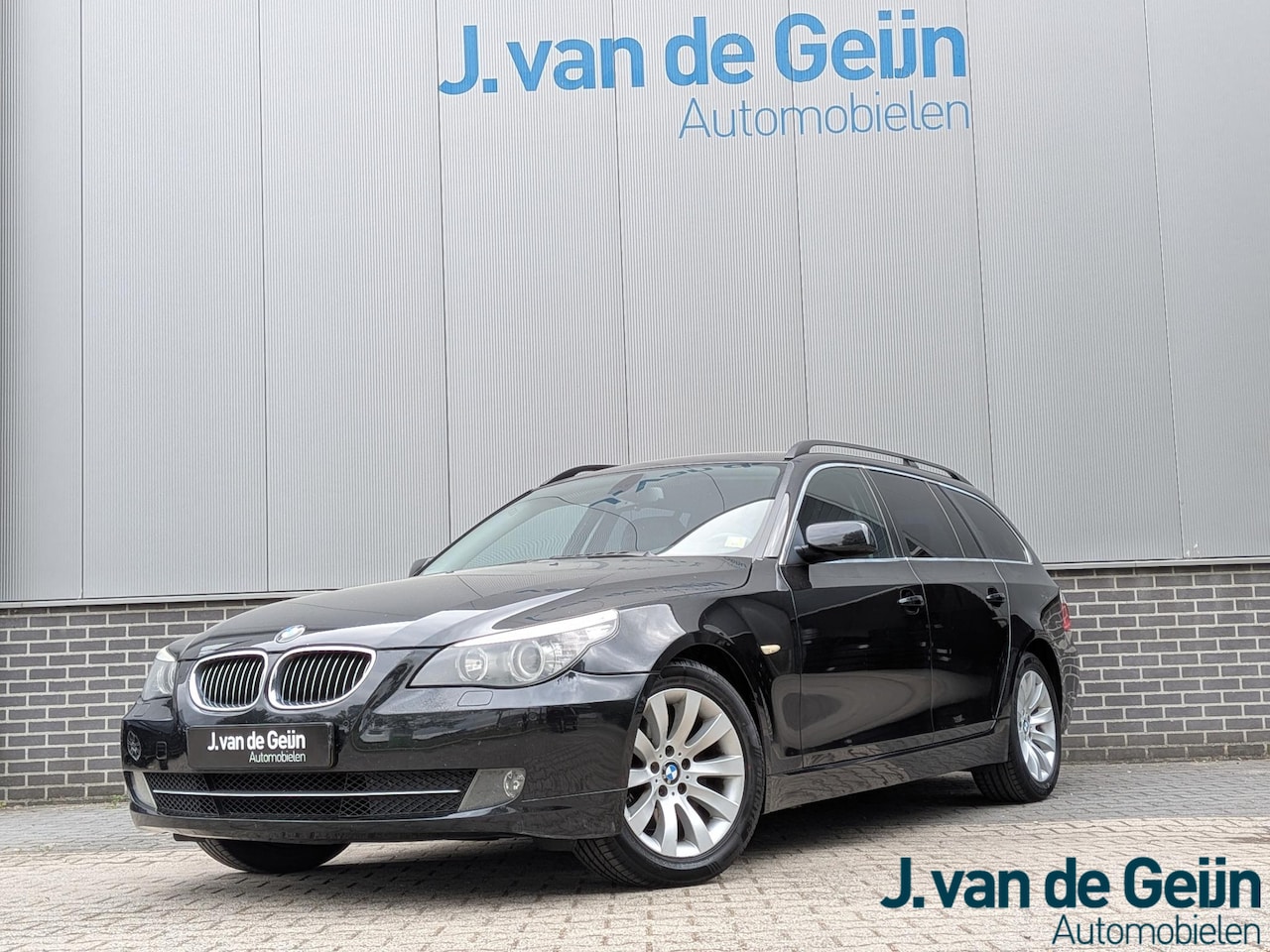 BMW 5-serie Touring - 523i Business Line Edition I | Leer | NL Auto | Sluitende historie | 6 cilinder - AutoWereld.nl