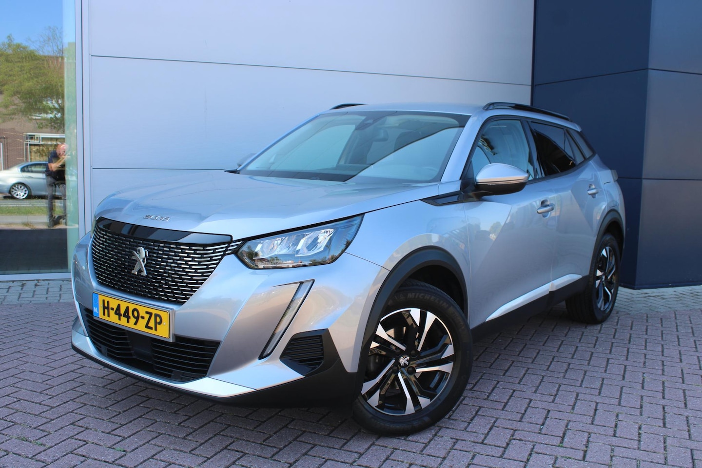 Peugeot 2008 - 1.2 PureTech 130pk Allure Airco Navi Camera Carplay Dealer onderhouden - AutoWereld.nl
