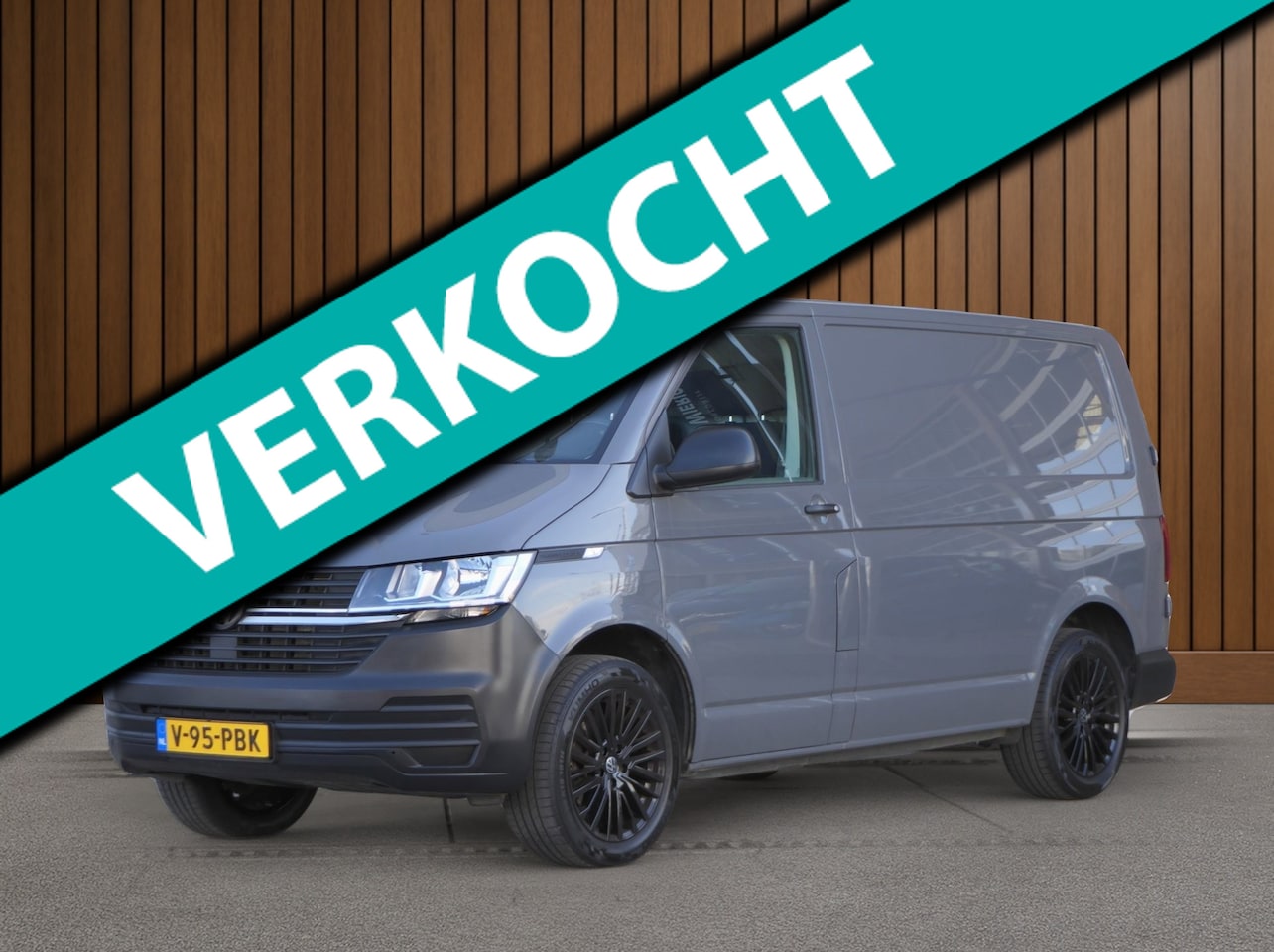 Volkswagen Transporter - 2.0 TDI L1H1 28 150PK! Automaat | Trekhaak | Cruise | Apple Carplay | Parkeersensoren - AutoWereld.nl