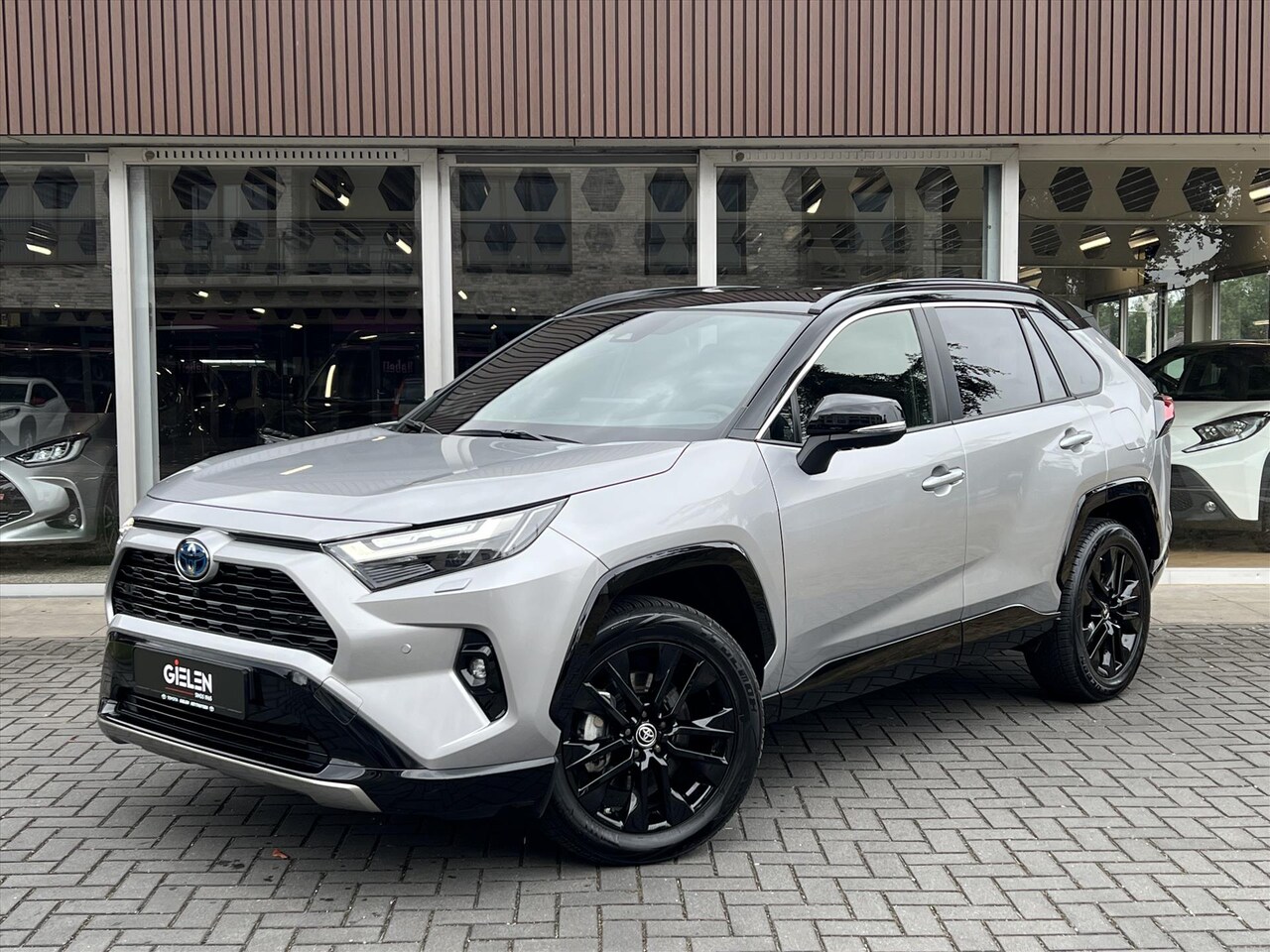 Toyota RAV4 - 2.5 Hybrid Bi Tone Plus | JBL, 360 Camera, Groot scherm, Stoel + Stuurverwarming, Blind sp - AutoWereld.nl