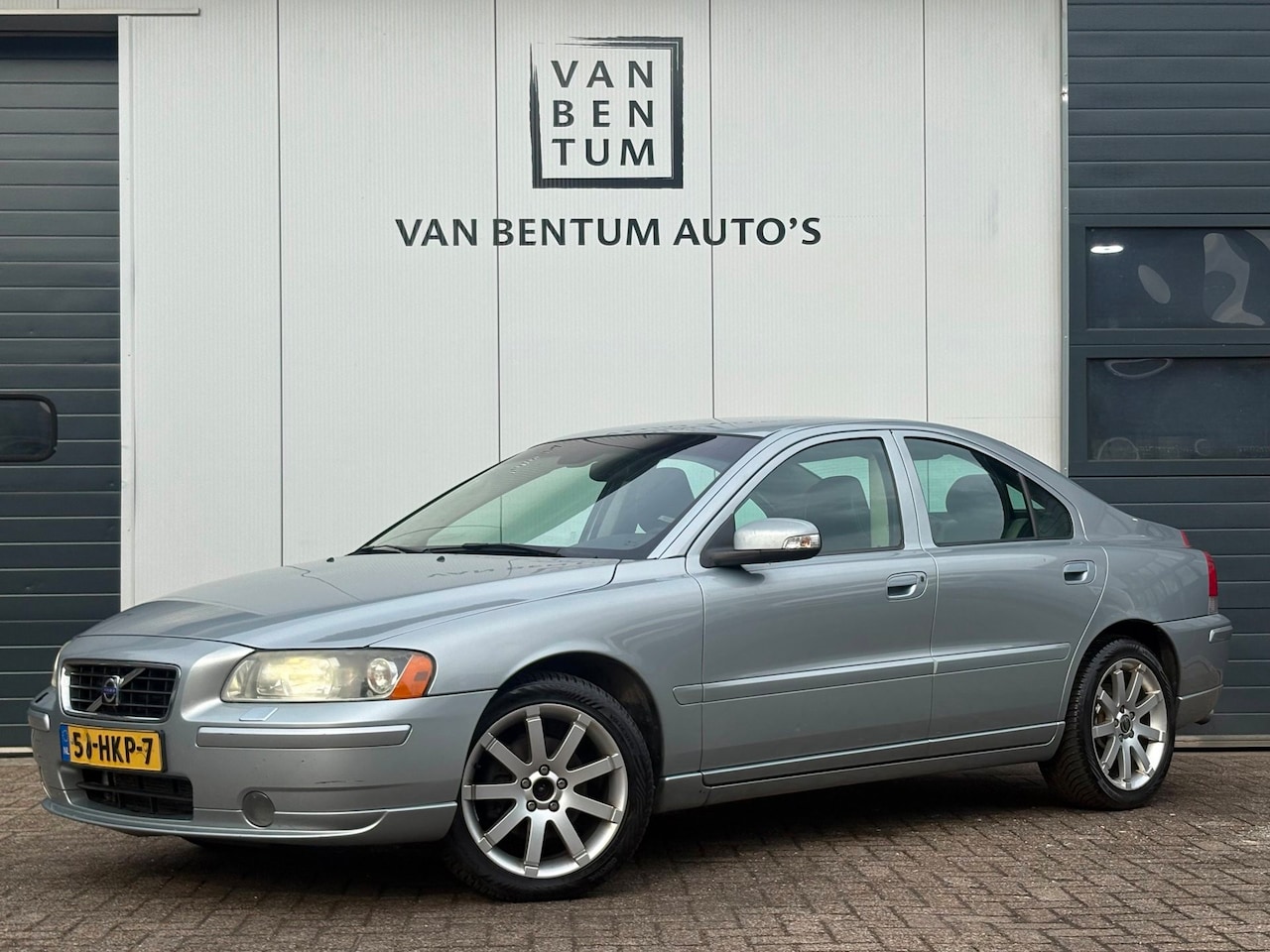 Volvo S60 - 2.4 D5 185pk Autom. Drivers Ed. Leder Clima Cruise - AutoWereld.nl