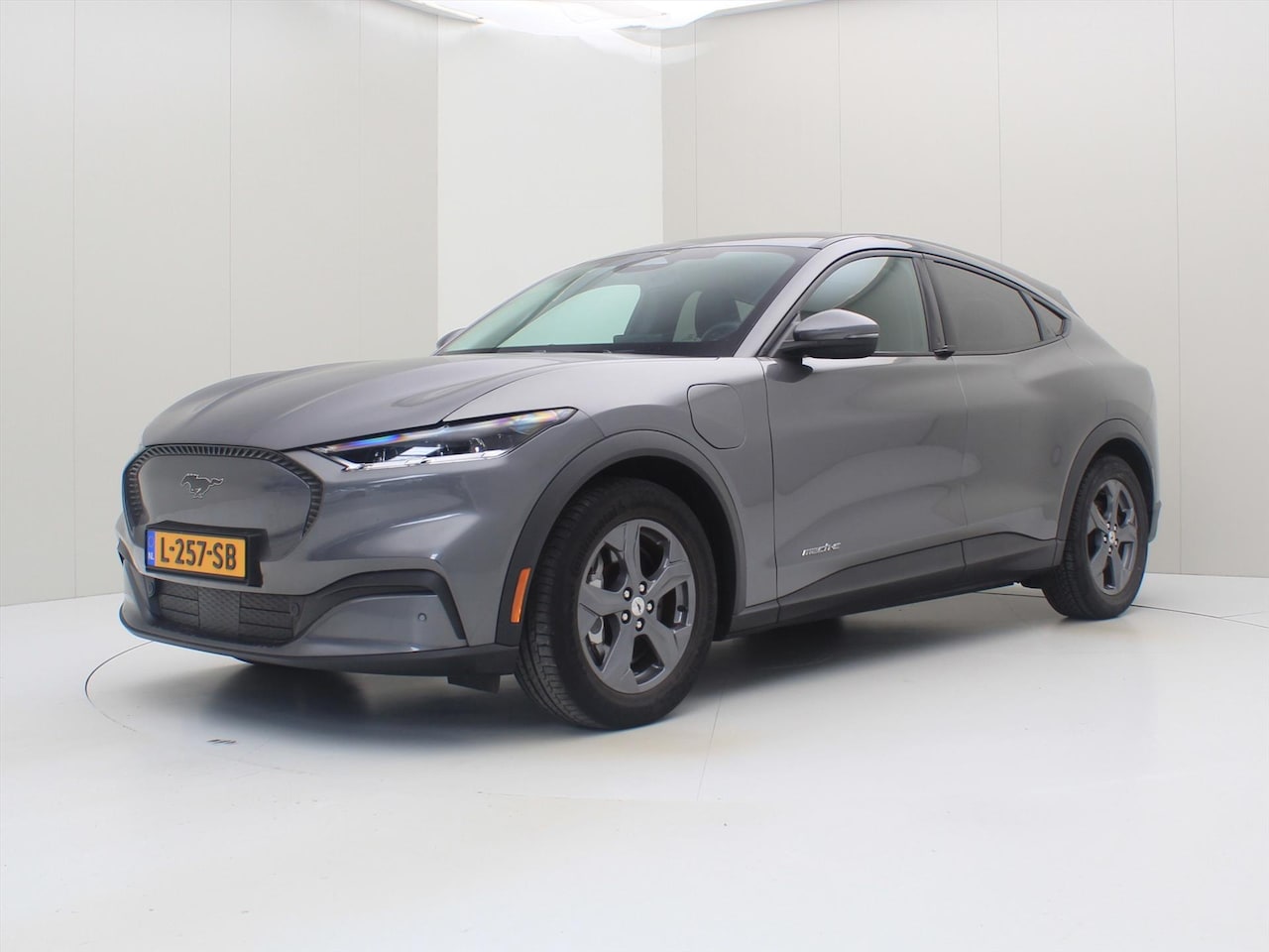 Ford Mustang Mach-E - Mach-E 75kWh 258pk RWD 94,5% SoH [ LEDER+CARPLAY+STOEL/STUURWIELVERWARMING ] - AutoWereld.nl