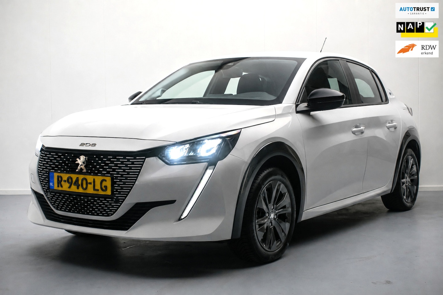 Peugeot e-208 - EV Active Pack 50 kWh SOH 92% NL-auto [ 1e Eigenaar Carplay LED Parkeersensoren 16 Inch Ve - AutoWereld.nl