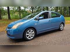 Toyota Prius - 1.5 VVT-i Business Edition Navigatie JBL Airco