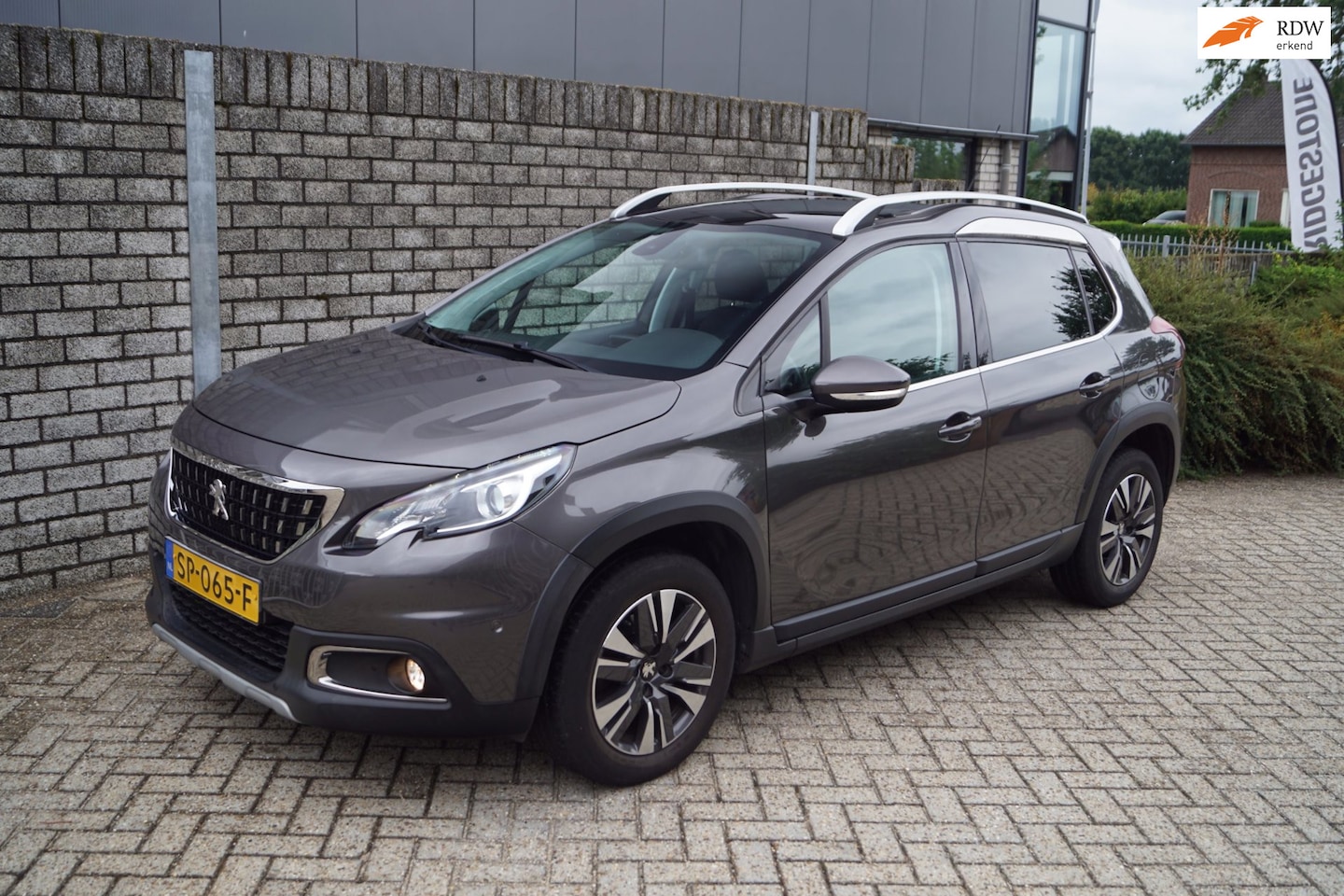 Peugeot 2008 - 1.2 PureTech Allure Autom Panodak Sportst Half Leder Navi Clima Cruise Inparkeer Systeem A - AutoWereld.nl