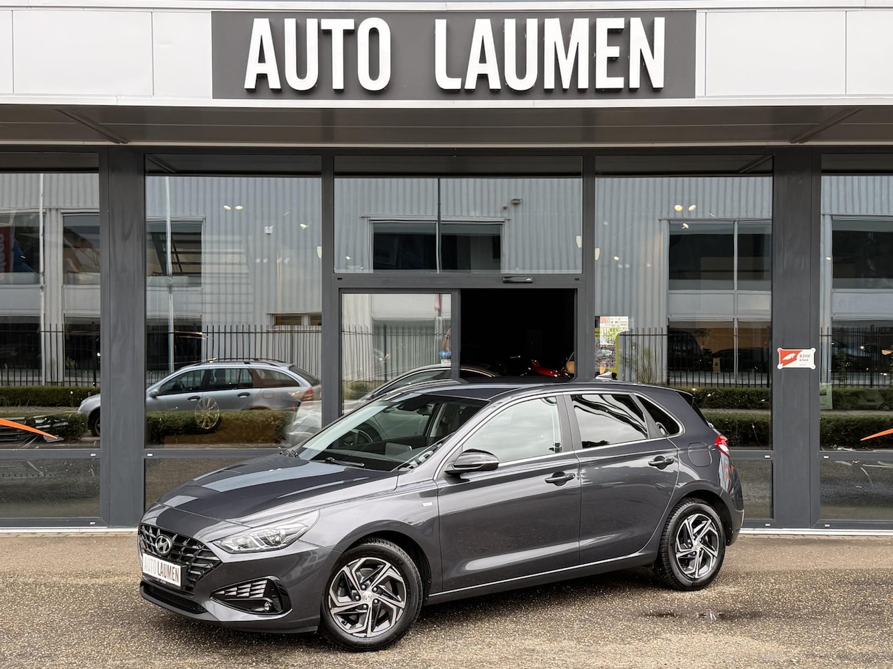 Hyundai i30 - 1.5 T-GDi MHEV Comfort Smart 160 PK Navi Camera Carplay LED DAB Keyless LM Velgen - AutoWereld.nl
