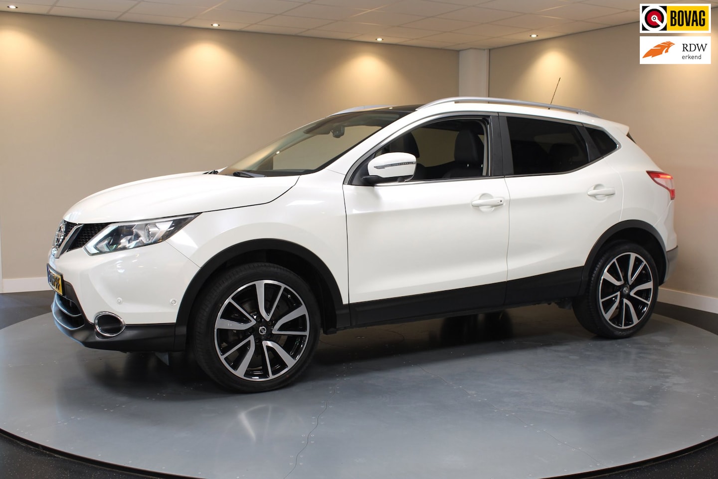 Nissan Qashqai - 1.2 Tekna + *Pano* Stoelverw.|360'Camera|Navi|Cruise|DAB|19''|BT|Lane-Assist|Blind-spot - AutoWereld.nl