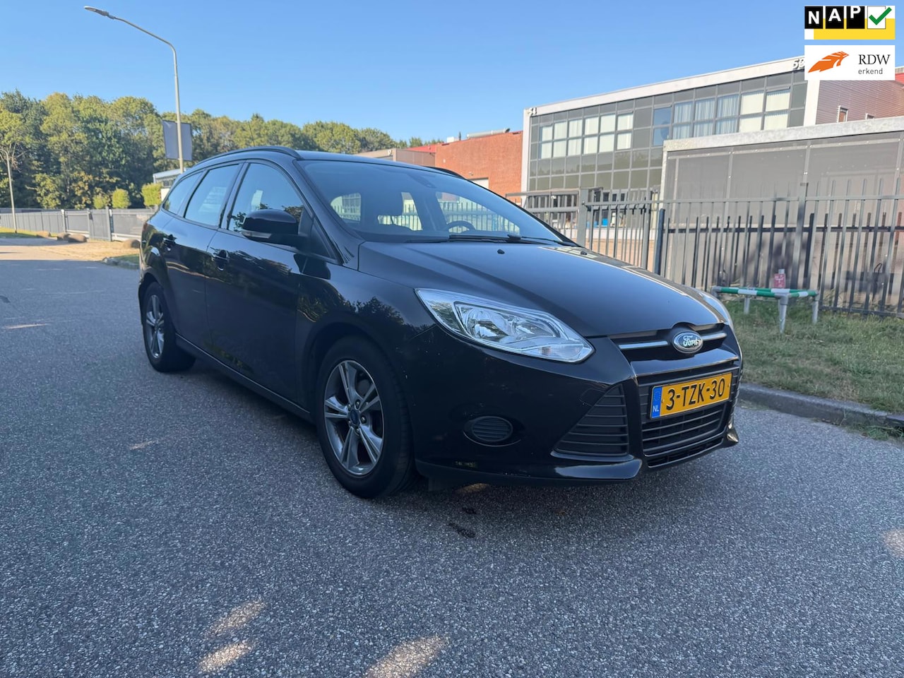 Ford Focus Wagon - 1.0 EcoBoost Edition Navigatie*Cruise*Trekhaak*LM velgen*NAP*Airco*Dealer onderhouden* 2E - AutoWereld.nl