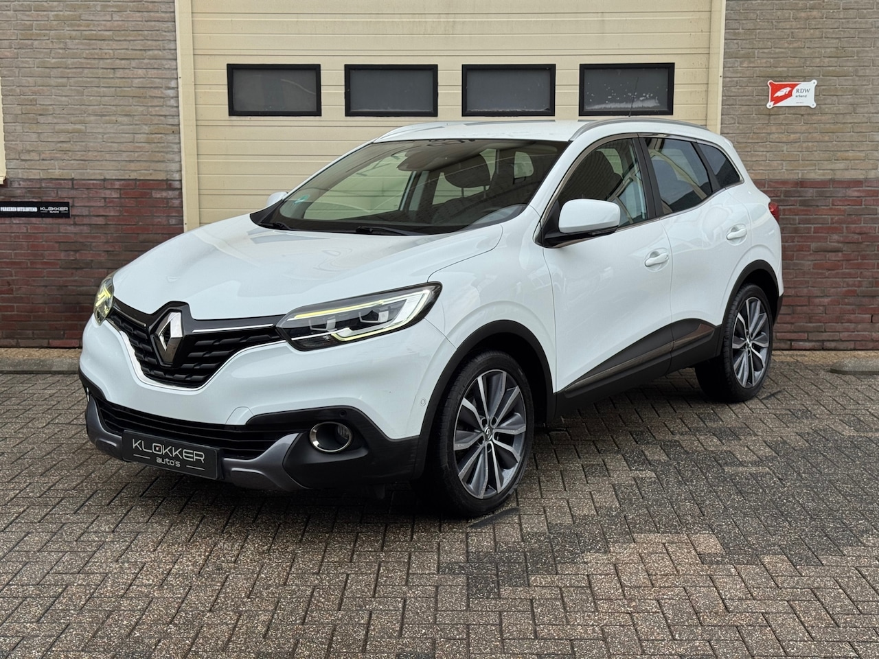 Renault Kadjar - 1.2 TCe Intens 12 MND garantie|Dodehoek|Line assist|Trekhaak|Automaat - AutoWereld.nl