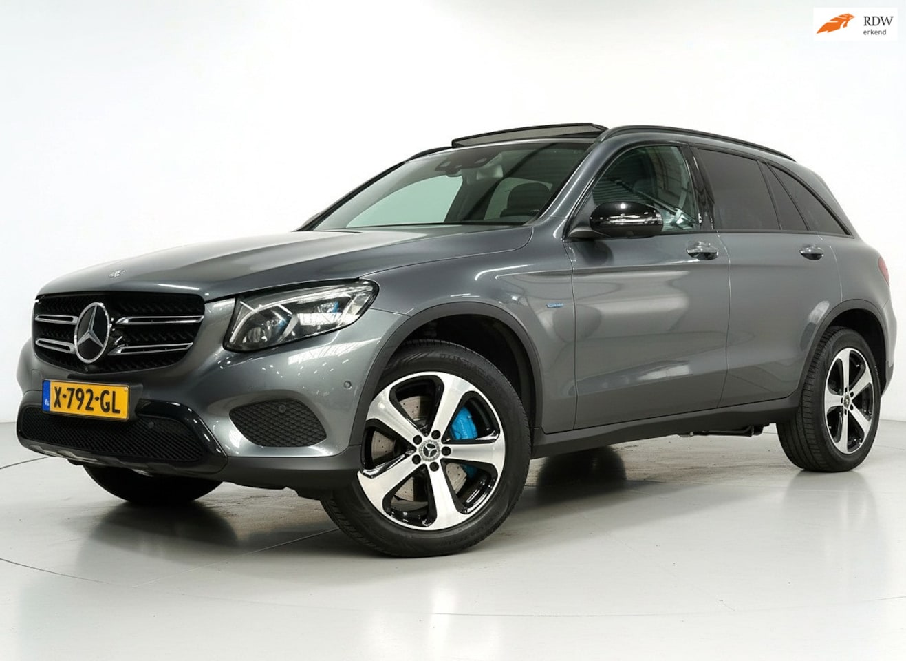 Mercedes-Benz GLC-klasse - 350e 4MATIC - AMG - Panorama - Burmester - Leder - Stoelverwarming - AutoWereld.nl