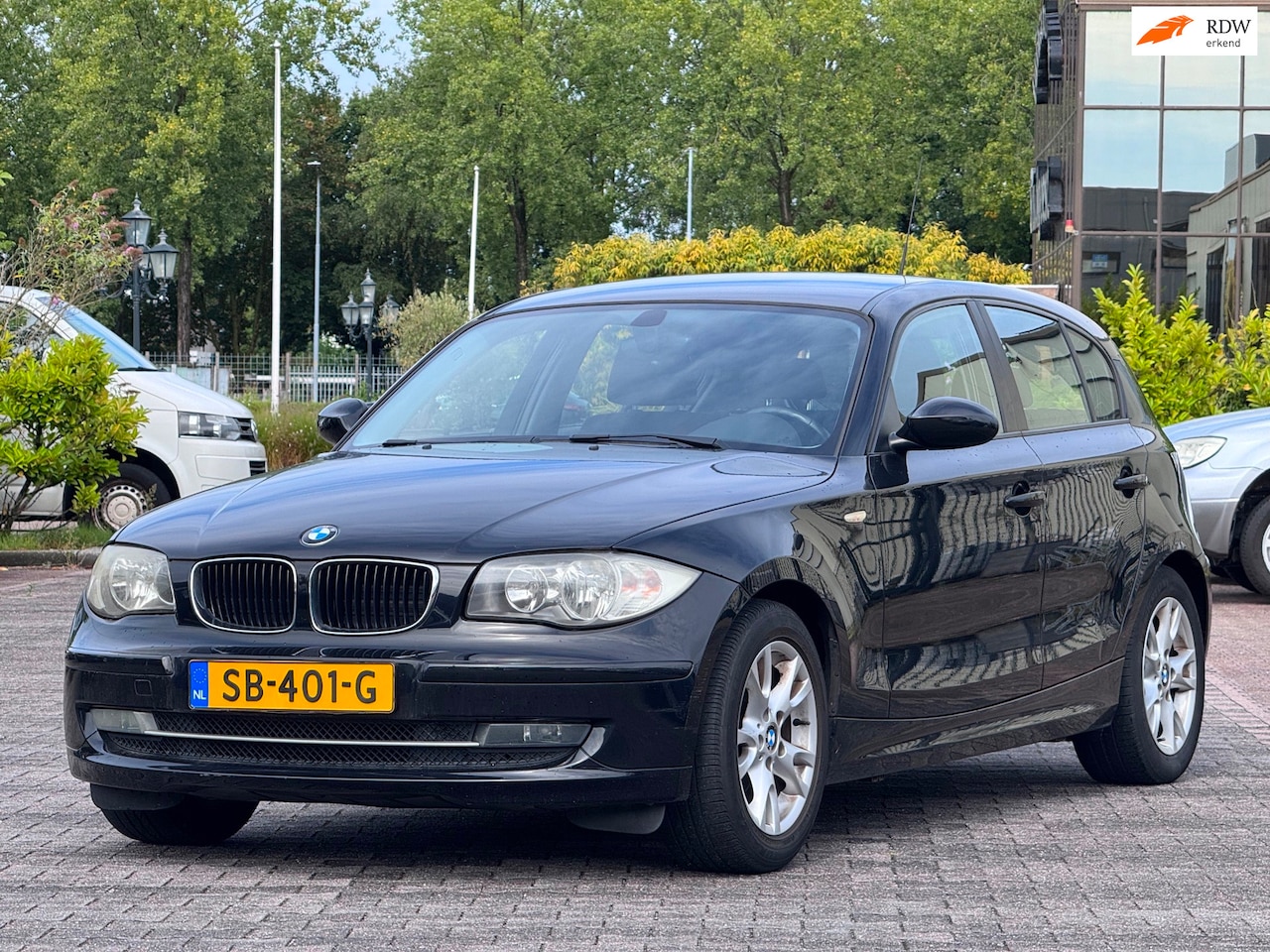 BMW 1-serie - 118i High Executive | APK 11-03-2027 | Parkeersensoren | Stoelverwarming | Elektrische spi - AutoWereld.nl