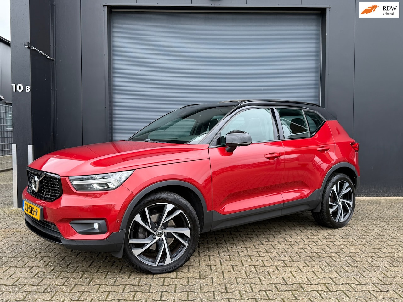 Volvo XC40 - 2.0 D4 AWD R-Design Intro Edition 2.0 D4 AWD R-Design Intro Edition - AutoWereld.nl