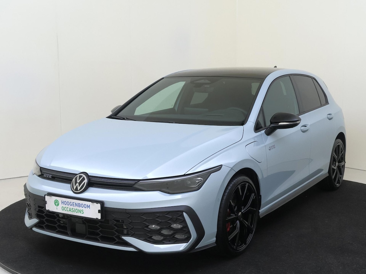 Volkswagen Golf - 1.5 eHybrid GTE | SoH 99% | Panoramadak | 360 camera | Head-up display | Black Style | Ada - AutoWereld.nl