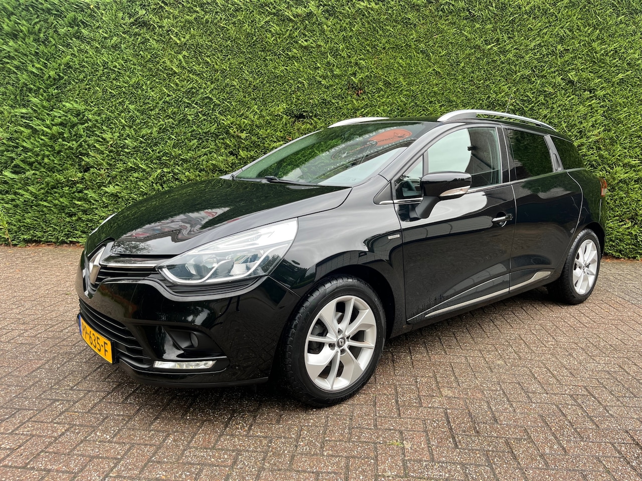 Renault Clio Estate - 0.9 TCe Limited Led, Cruise, PDC, Navigatie ! - AutoWereld.nl