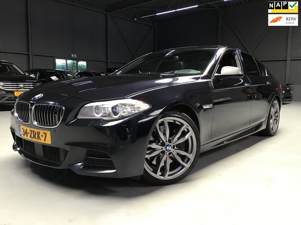 BMW 5-serie - M550xd I Leder I Memory I HU I Stoelverw & Koeling I Zonnedak I 360Cam I Led I New Apk + K - AutoWereld.nl