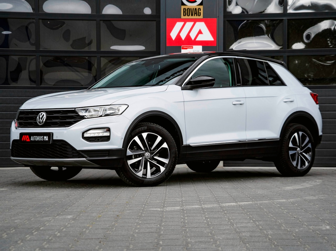 Volkswagen T-Roc - 1.5 TSI Sport Business R | TREKHAAK | STOELVERWARMING | ADAPTIVE - AutoWereld.nl