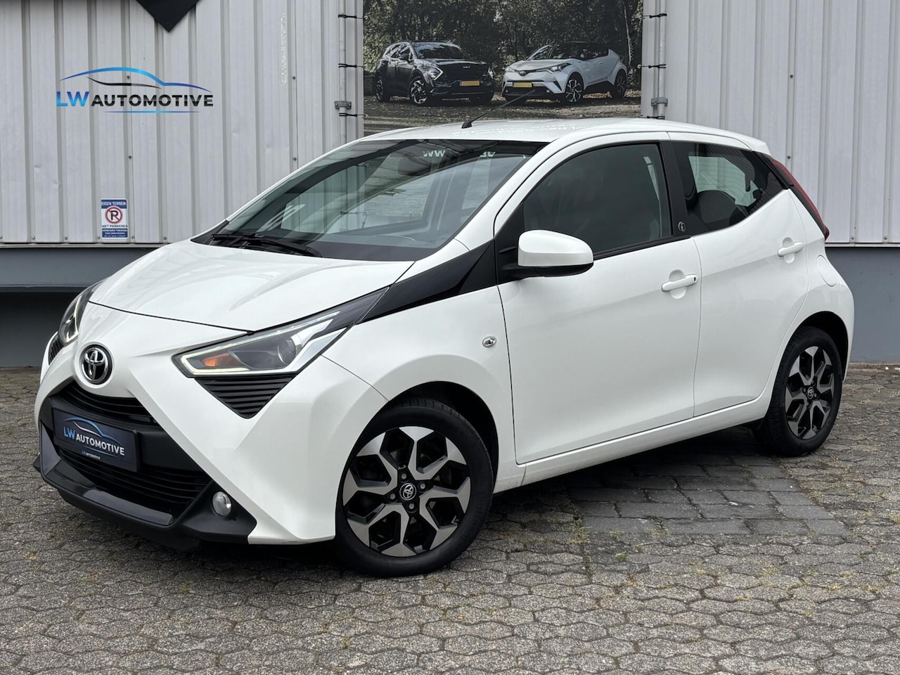 Toyota Aygo - 1.0 VVT-i x-play | 15'' velgen | Camera | Carplay - AutoWereld.nl