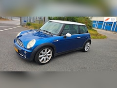 MINI 3-Deurs - 1.6 Cooper Seven versnellingsbak hoorbaar