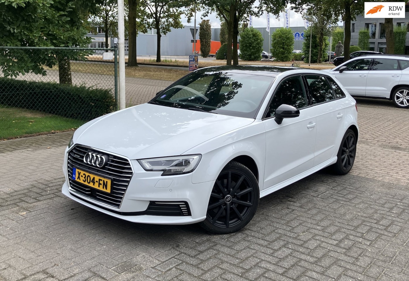 Audi A3 Sportback - 40 e-tron Advance Sport Navi Pdc L.m Half leder - AutoWereld.nl