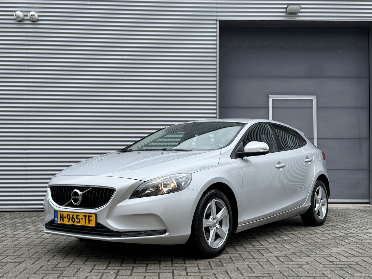Volvo V40 - 2.0 T2 Kinetic 2.0 T2 Kinetic - AutoWereld.nl