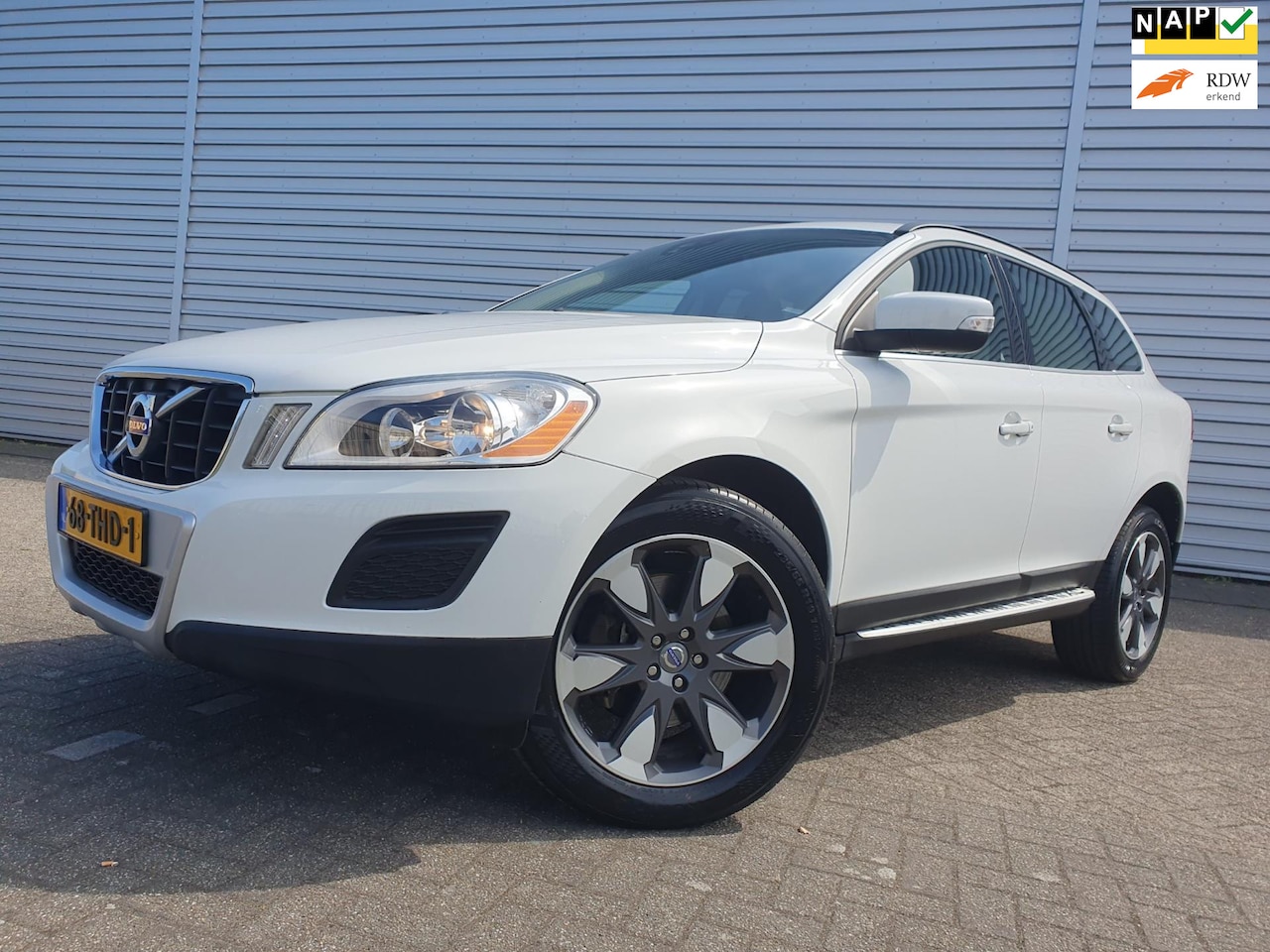 Volvo XC60 - 2.0 T5 Autom Clima/Cruise/NAVI/LM 19" - AutoWereld.nl