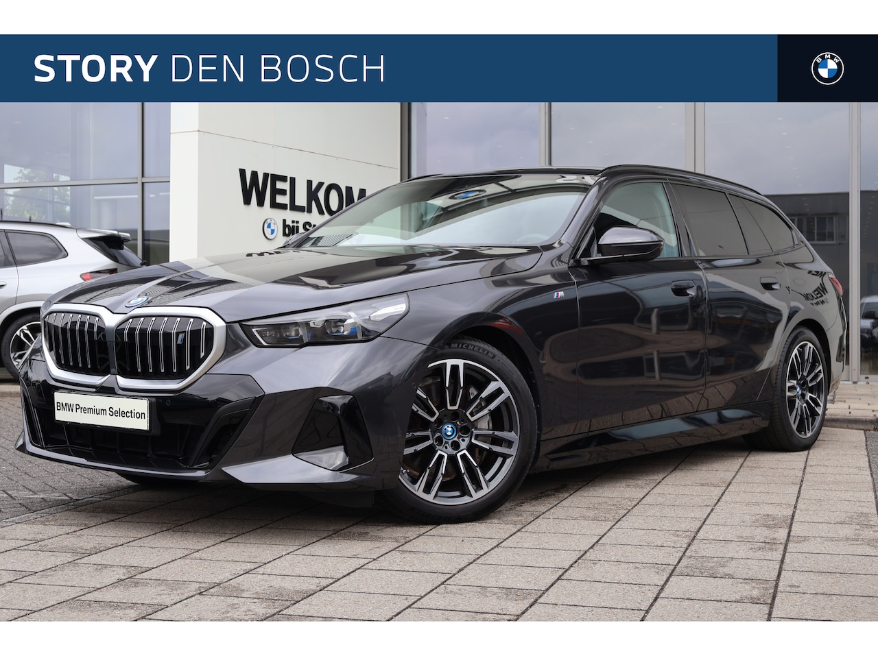 BMW i5 Touring - eDrive40 M Sport / Trekhaak / Harman-Kardon / Achteruitrijcamera / Adaptieve LED / Stoelv - AutoWereld.nl