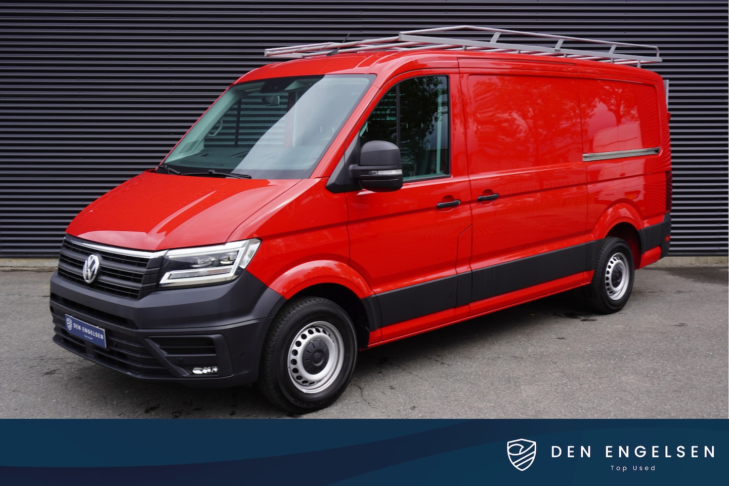 Volkswagen Crafter - 35 140 PK L3H2 ACC Camera Navi LED Imperiaal Trekhaak Voorruitverwarming - AutoWereld.nl