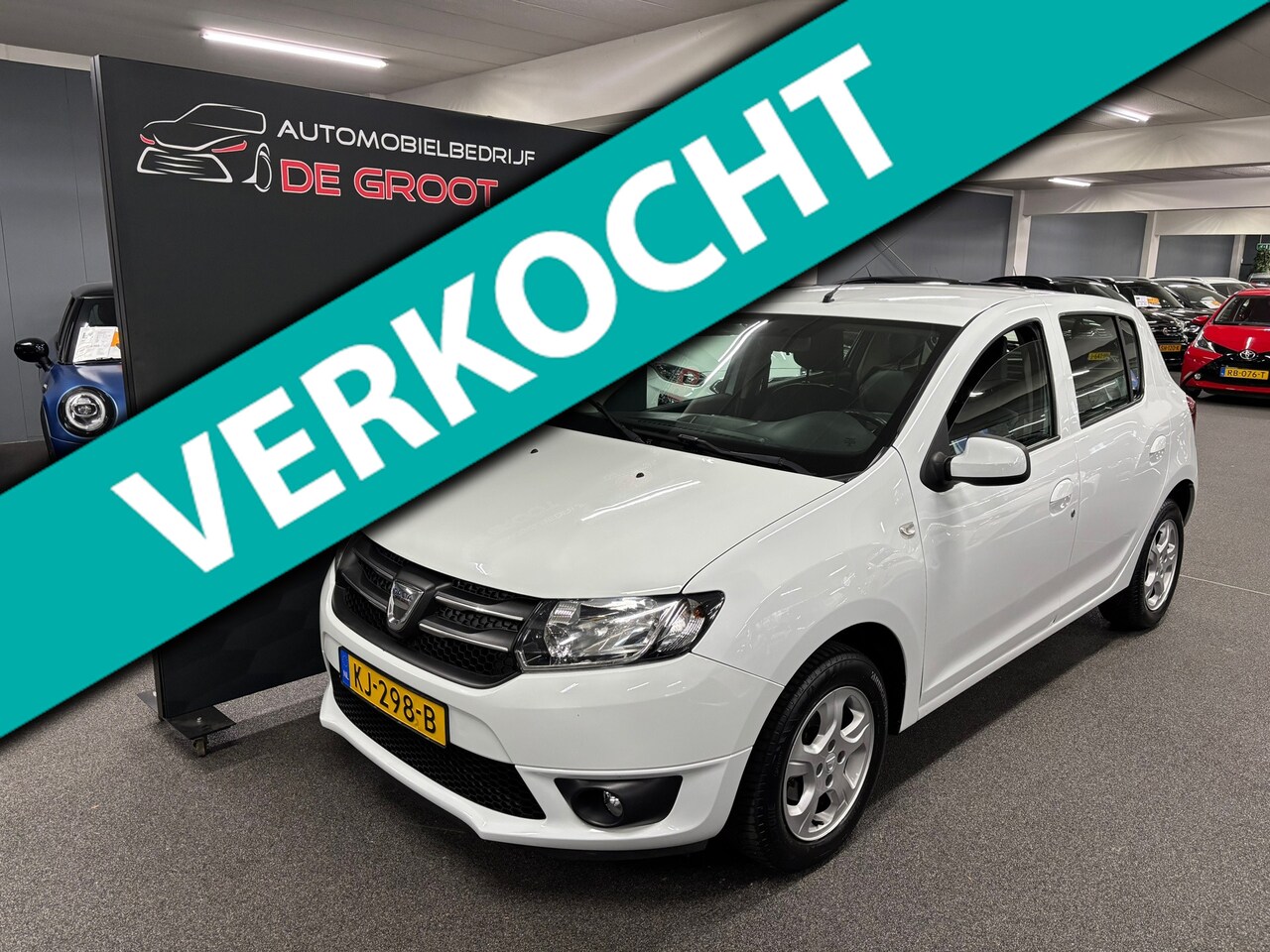 Dacia Sandero - 0.9 TCe Easy-R Lauréate Automaat met PDC, Navigatie, Trekhaak, Cruise Control, Airco, Elec - AutoWereld.nl