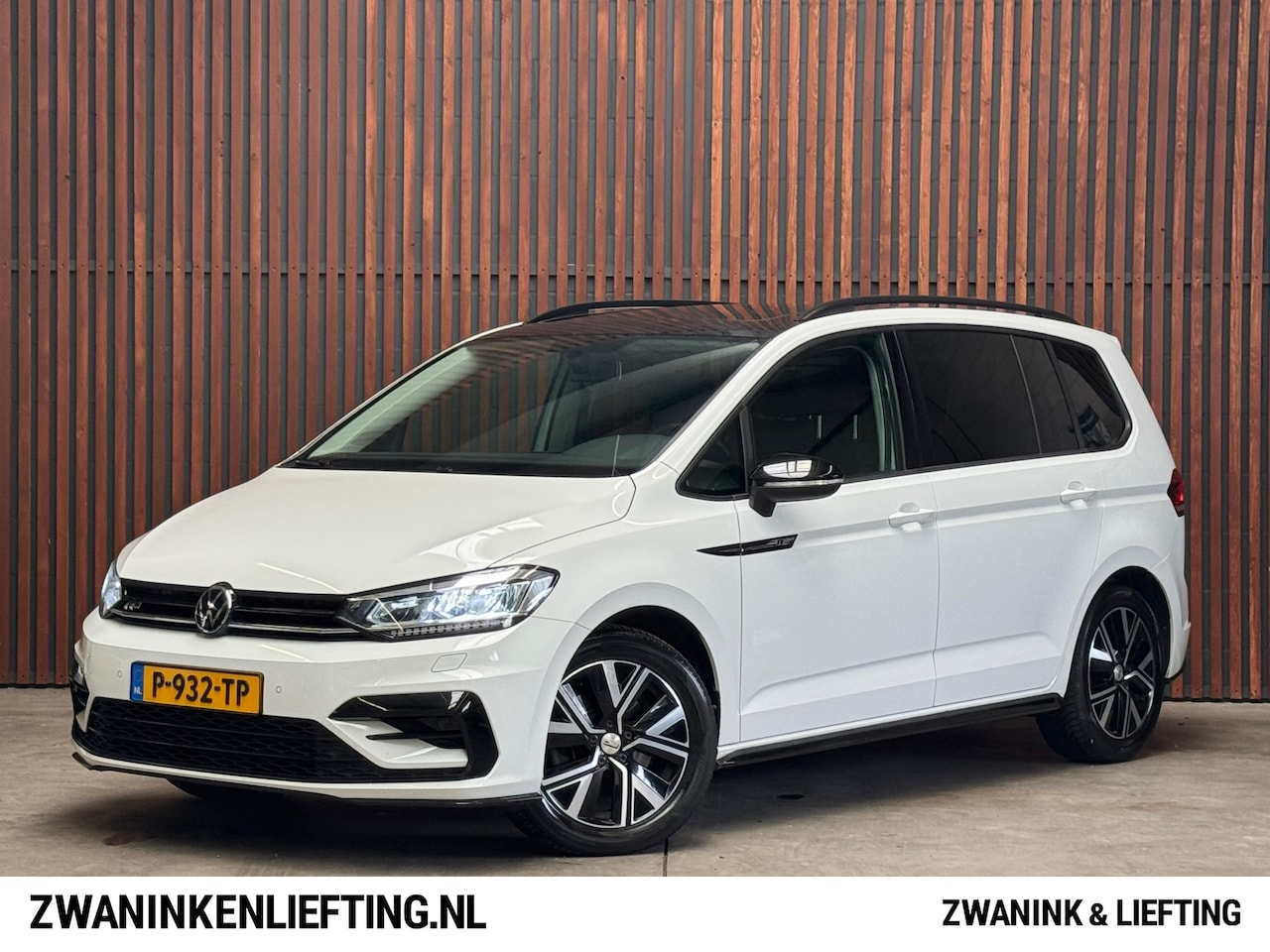 Volkswagen Touran - 1.5 TSI AUT. Comfortline Business 7p NAVI-PANO-PDC-CAMERA-STOELVERW. -TREKHAAK - AutoWereld.nl