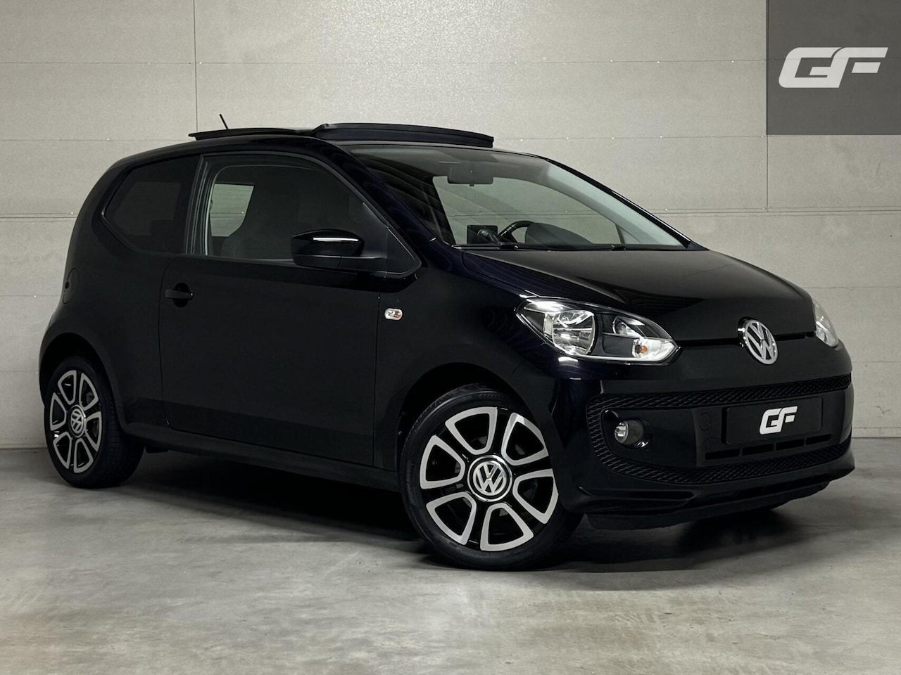 Volkswagen Up! - 1.0 Black up! Pano Navi 75PK Stoelverw. - AutoWereld.nl