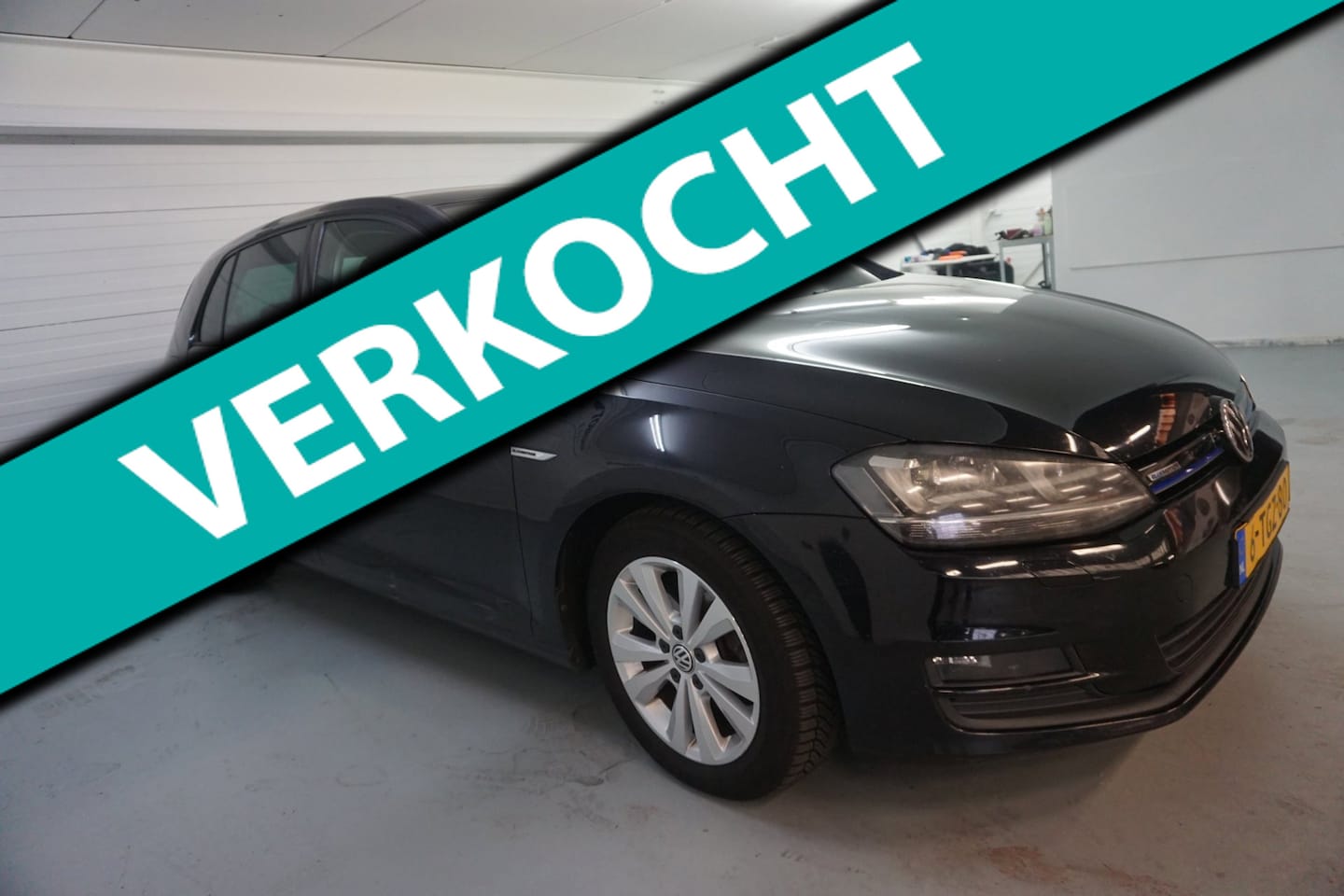Volkswagen Golf - 1.6 TDI Highline BlueMotion /XENON / NAVI /NAP - AutoWereld.nl